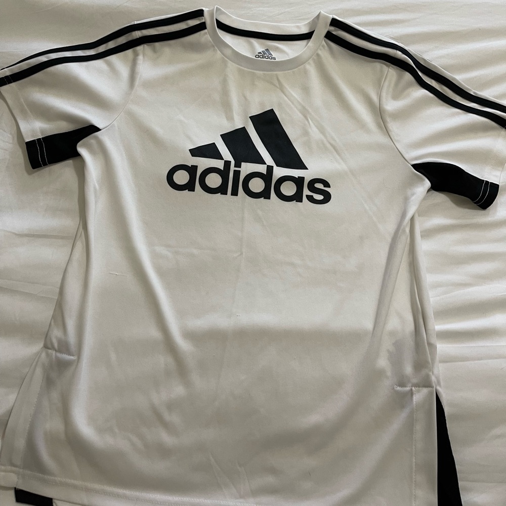 Boys M dri fit tee